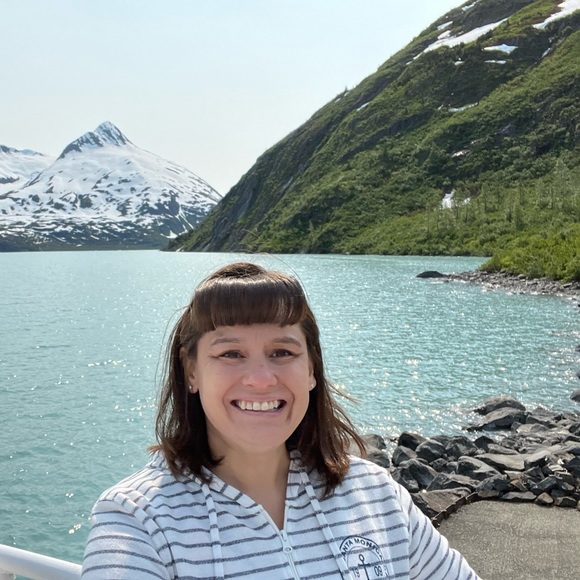 Meet your Posher, Laura Lee - Picture 2 of 2